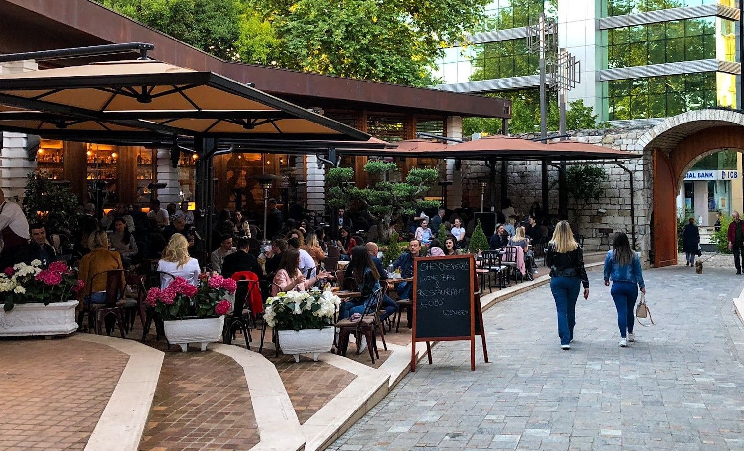 Sektori me i goditur nga pandemia: Rriten ndjeshem cmimet ne bare e restorante